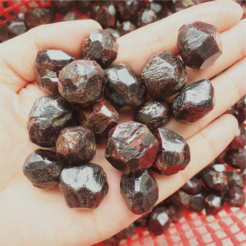 Blood red garnet discount